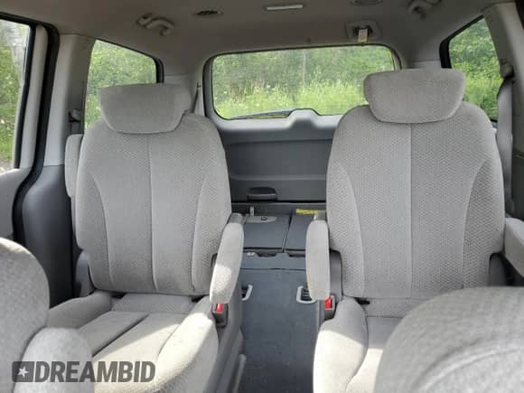 2008 Hyundai Entourage GLS с VIN KNDMC233286056007, выставлен на аукционе Copart как лот 62061504 с пробегом 295 120 миль миль и Чистый • Clean title. История ставок и продаж доступна на DreamBid. Изображение 10.