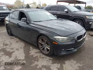 2012 BMW 3 Series 328i z VIN WBA3C1C51CF433522, wystawiony jako IAAI lot #43453900 z przebiegiem Nie podano mil oraz . Historia ofert i sprzedaży dostępna na DreamBid. Obrazek 1.