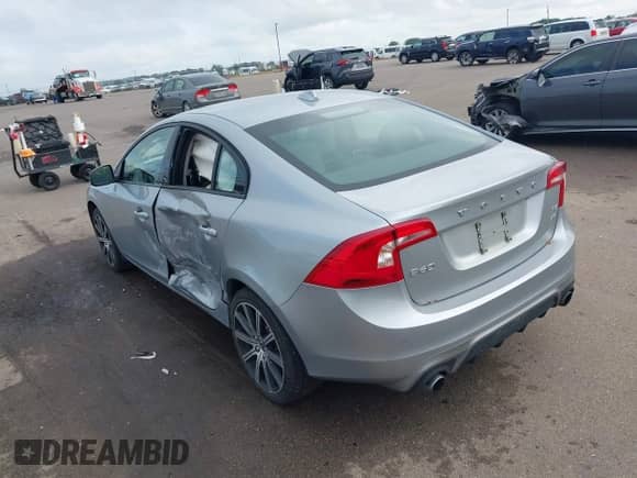 2017 Volvo S60 Dynamic с VIN YV140MTLXH2435391, выставлен на аукционе IAAI как лот 43187143 с пробегом 88 666 миль миль и . История ставок и продаж доступна на DreamBid. Изображение 3.