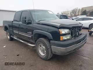 2003 Chevrolet Silverado 2500HD LT с VIN 1GCHK29123E277518, выставлен на аукционе IAAI как лот 41465803 с пробегом Не указан миль и . История ставок и продаж доступна на DreamBid. Изображение 1.
