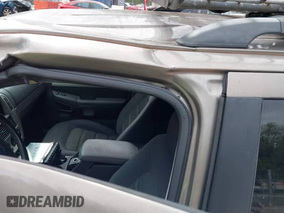 2003 Ford Explorer XLT с VIN 1FMZU73K83UA84238, выставлен на аукционе IAAI как лот 43381119 с пробегом 131 643 миль миль и . История ставок и продаж доступна на DreamBid. Изображение 18.
