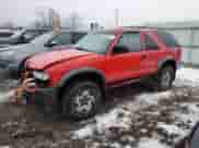 2001 Chevrolet Blazer LS z VIN 1GNCT18WX1K246960, wystawiony jako Copart lot #85066144 z przebiegiem 133 157 mil mil oraz Szkoda całkowita • Salvage title. Historia ofert i sprzedaży dostępna na DreamBid. Obrazek 1.