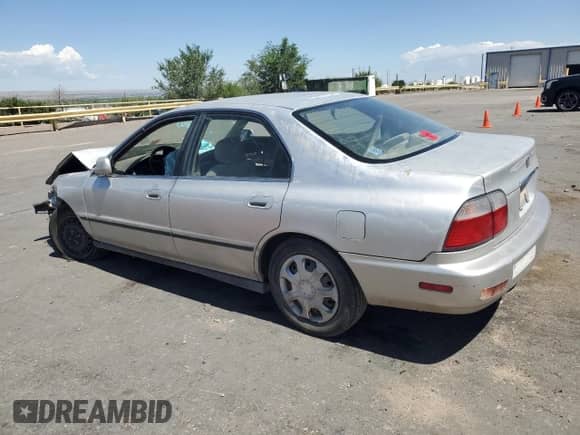 1997 Honda Accord LX с VIN JHMCD5639VC019960, выставлен на аукционе Copart как лот 63861765 с пробегом 212 188 миль миль и Списание • Salvage title. История ставок и продаж доступна на DreamBid. Изображение 2.