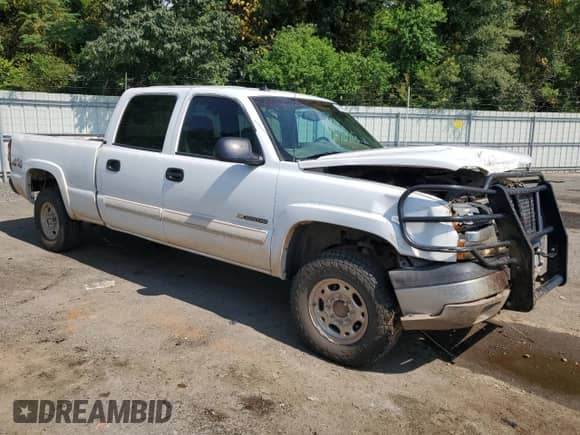 2003 Chevrolet Silverado 1500HD LS with VIN 1GCGK13UX3F239683, listed as a Copart auction lot 69690574 with 253,887 mi miles and Salvage title. Bid and sale history available at DreamBid. Image 4.