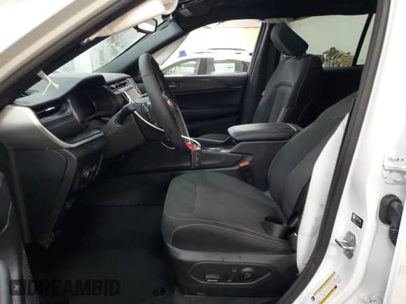 2024 Jeep Grand Cherokee Laredo с VIN 1C4RJHAG9RC262917, выставлен на аукционе Copart как лот 63980645 с пробегом 1 993 миль миль и На запчасти • Non repairable. История ставок и продаж доступна на DreamBid. Изображение 7.