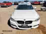 2017 BMW 3 Series 330i z VIN WBA8B9G59HNU48557, wystawiony jako Copart lot #81711665 z przebiegiem 98 931 mil mil oraz Czysty tytuł • Clean title. Historia ofert i sprzedaży dostępna na DreamBid. Obrazek 5.