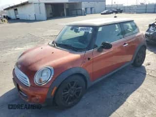 2013 MINI Hardtop с VIN WMWSU3C55DT547742, выставлен на аукционе Copart как лот 80404865 с пробегом 98 647 миль миль и Списание • Salvage title. История ставок и продаж доступна на DreamBid. Изображение 1.