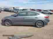 2018 Hyundai Elantra Value Edition z VIN 5NPD84LF7JH345175, wystawiony jako IAAI lot #24182145 z przebiegiem 16 045 mil mil oraz . Historia ofert i sprzedaży dostępna na DreamBid. Obrazek 14.