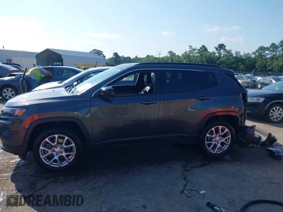 2023 Jeep Compass Latitude Lux с VIN 3C4NJDFN4PT521605, выставлен на аукционе IAAI как лот 42589618 с пробегом 11 579 миль миль и . История ставок и продаж доступна на DreamBid. Изображение 15.