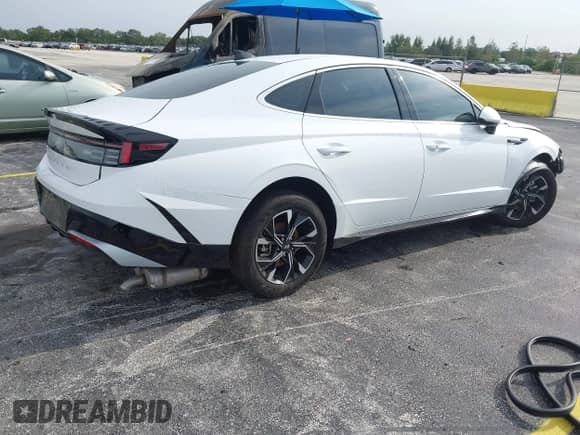 2025 Hyundai Sonata SEL with VIN KMHL64JA1SA484103, listed as a IAAI auction lot 43184663 with 11,847 mi miles and . Bid and sale history available at DreamBid. Image 4.