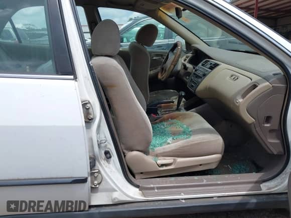 2000 Honda Accord LX z VIN 1HGCG5641YA131445, wystawiony jako IAAI lot #42441064 z przebiegiem 208 017 mil mil oraz . Historia ofert i sprzedaży dostępna na DreamBid. Obrazek 5.