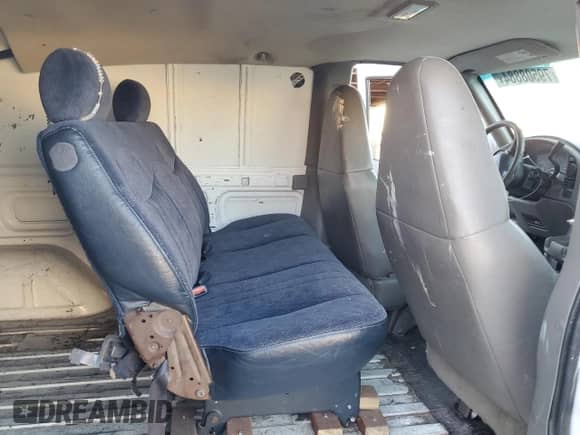 2003 Chevrolet Astro Cargo с VIN 1GCDM19X53B126066, выставлен на аукционе Copart как лот 79508884 с пробегом 153 780 миль миль и Списание • Salvage title. История ставок и продаж доступна на DreamBid. Изображение 11.