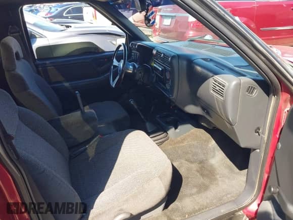 1997 Chevrolet S-10 LS с VIN 1GCCS1446V8178692, выставлен на аукционе IAAI как лот 41870912 с пробегом 177 846 миль миль и . История ставок и продаж доступна на DreamBid. Изображение 5.