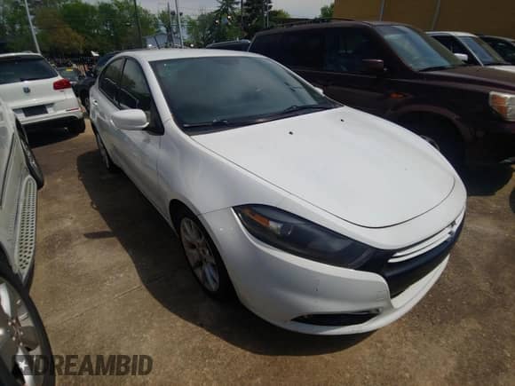 2013 Dodge Dart SXT z VIN 1C3CDFBH2DD154719, wystawiony jako Copart lot #54017245 z przebiegiem 140 913 mil mil oraz Czysty tytuł • Clean title. Historia ofert i sprzedaży dostępna na DreamBid. Obrazek 1.