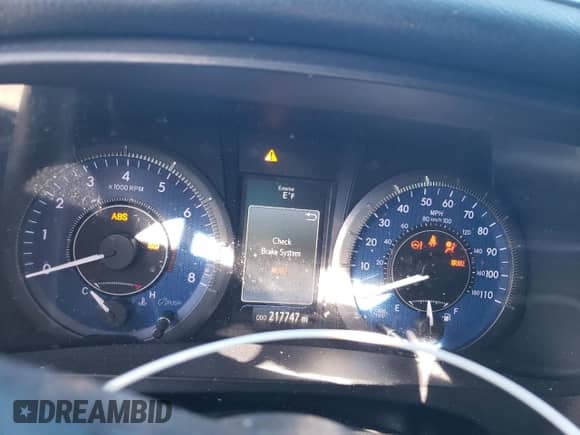 2017 Toyota Sienna XLE с VIN 5TDYZ3DC0HS803804, выставлен на аукционе Copart как лот 84789375 с пробегом 217 747 миль миль и Списание • Salvage title. История ставок и продаж доступна на DreamBid. Изображение 9.