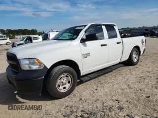 2022 Ram 1500 Tradesman z VIN 1C6RR6FG2NS231585, wystawiony jako Copart lot #63339205 z przebiegiem 64 416 mil mil oraz Szkoda całkowita • Salvage title. Historia ofert i sprzedaży dostępna na DreamBid. Obrazek 1.