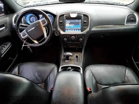 2013 Chrysler 300 C с VIN 2C3CCAKG4DH683041, выставлен на аукционе Copart как лот 59928975 с пробегом 178 577 миль миль и Списание • Salvage title. История ставок и продаж доступна на DreamBid. Изображение 8.