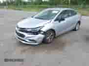 2017 Chevrolet Cruze LT z VIN 1G1BE5SM3H7237486, wystawiony jako IAAI lot #43286450 z przebiegiem 123 809 mil mil oraz . Historia ofert i sprzedaży dostępna na DreamBid. Obrazek 2.