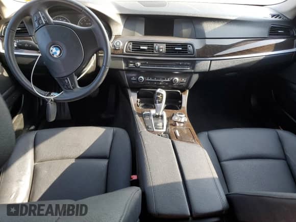 2013 BMW 5 Series 528i xDrive z VIN WBAXH5C51DDW16801, wystawiony jako Copart lot #65857445 z przebiegiem 99 614 mil mil oraz Czysty tytuł • Clean title. Historia ofert i sprzedaży dostępna na DreamBid. Obrazek 8.