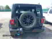 2021 Jeep Wrangler Unlimited Sahara z VIN 1C4JJXP63MW767719, wystawiony jako IAAI lot #41906155 z przebiegiem 44 689 mil mil oraz . Historia ofert i sprzedaży dostępna na DreamBid. Obrazek 6.