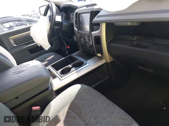 2015 Ram 1500 Big Horn z VIN 1C6RR6LT2FS639684, wystawiony jako IAAI lot #42981923 z przebiegiem 121 902 mil mil oraz . Historia ofert i sprzedaży dostępna na DreamBid. Obrazek 5.