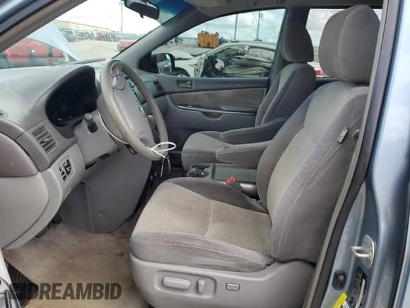 2009 Toyota Sienna LE z VIN 5TDZK23C49S244084, wystawiony jako Copart lot #58256225 z przebiegiem 303 261 mil mil oraz Szkoda całkowita • Salvage title. Historia ofert i sprzedaży dostępna na DreamBid. Obrazek 7.