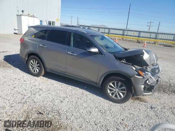 2017 Kia Sorento LX z VIN 5XYPG4A5XHG307127, wystawiony jako Copart lot #85592015 z przebiegiem 124 459 mil mil oraz Szkoda całkowita • Salvage title. Historia ofert i sprzedaży dostępna na DreamBid. Obrazek 4.