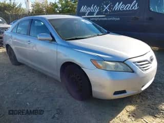 2007 Toyota Camry CE z VIN 4T1BE46K27U138440, wystawiony jako IAAI lot #43471291 z przebiegiem 202 229 mil mil oraz . Historia ofert i sprzedaży dostępna na DreamBid. Obrazek 1.