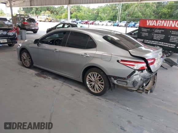 2020 Toyota Camry Hybrid XLE z VIN 4T1F31AK1LU533605, wystawiony jako IAAI lot #42790450 z przebiegiem 98 102 mil mil oraz . Historia ofert i sprzedaży dostępna na DreamBid. Obrazek 3.