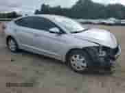 2017 Hyundai Elantra SE z VIN KMHD74LF8HU117894, wystawiony jako Copart lot #84972685 z przebiegiem 65 038 mil mil oraz Czysty tytuł • Clean title. Historia ofert i sprzedaży dostępna na DreamBid. Obrazek 4.