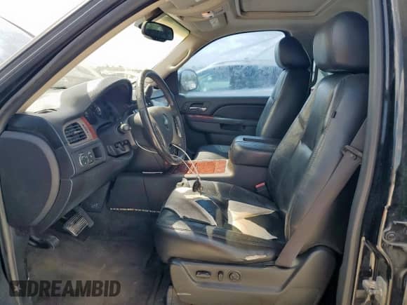 2011 Chevrolet Tahoe LTZ с VIN 1GNSCCE04BR386485, выставлен на аукционе Copart как лот 70738925 с пробегом 105 001 миль миль и Списание • Salvage title. История ставок и продаж доступна на DreamBid. Изображение 7.