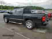 2008 Dodge Dakota SXT с VIN 1D7HW38K28S592709, выставлен на аукционе Copart как лот 55326725 с пробегом 193 137 миль миль и Списание • Salvage title. История ставок и продаж доступна на DreamBid. Изображение 2.