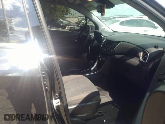 2021 Chevrolet Trax LS с VIN KL7CJKSB0MB300309, выставлен на аукционе IAAI как лот 42662522 с пробегом 40 406 миль миль и . История ставок и продаж доступна на DreamBid. Изображение 5.