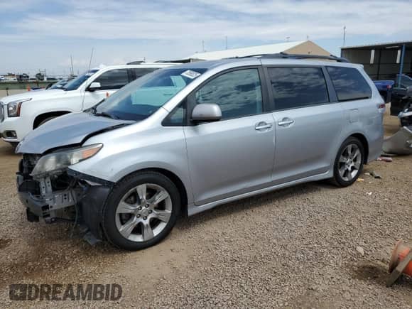 2014 Toyota Sienna SE with VIN 5TDXK3DC0ES412437, listed as a Copart auction lot 70558525 with 145,488 mi miles and Salvage title. Bid and sale history available at DreamBid. Image 1.