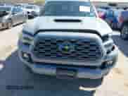 2021 Toyota Tacoma SR5 z VIN 5TFAZ5CN4MX097831, wystawiony jako IAAI lot #43320227 z przebiegiem 31 588 mil mil oraz . Historia ofert i sprzedaży dostępna na DreamBid. Obrazek 6.