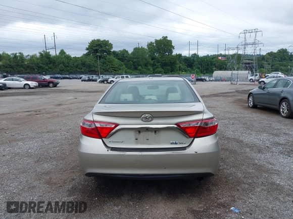 2016 Toyota Camry LE z VIN 4T1BD1FK9GU178077, wystawiony jako IAAI lot #42881844 z przebiegiem 264 207 mil mil oraz . Historia ofert i sprzedaży dostępna na DreamBid. Obrazek 16.