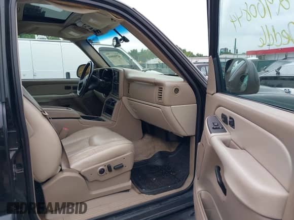 2003 Chevrolet Suburban LS with VIN 3GNFK16Z23G160758, listed as a IAAI auction lot 42900844 with 30,763 mi miles and . Bid and sale history available at DreamBid. Image 5.