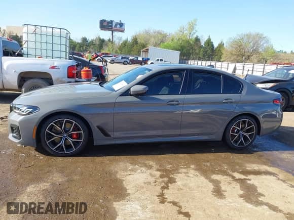 2022 BMW 5 Series 530i xDrive z VIN WBA13BJ0XNWX76899, wystawiony jako IAAI lot #42015899 z przebiegiem Nie podano mil oraz . Historia ofert i sprzedaży dostępna na DreamBid. Obrazek 14.