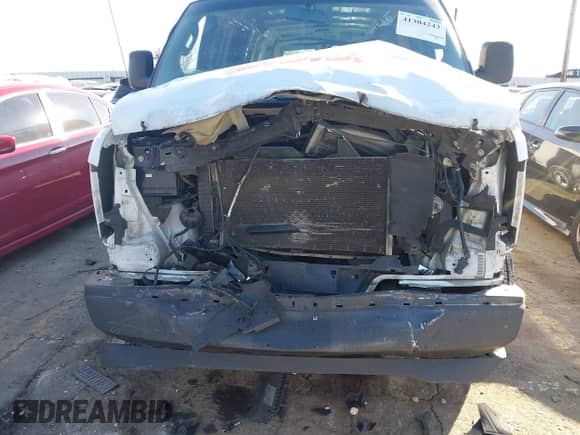 2018 Chevrolet Express Cargo z VIN 1GCWGBFPXJ1262089, wystawiony jako IAAI lot #41304243 z przebiegiem Nie podano mil oraz . Historia ofert i sprzedaży dostępna na DreamBid. Obrazek 6.