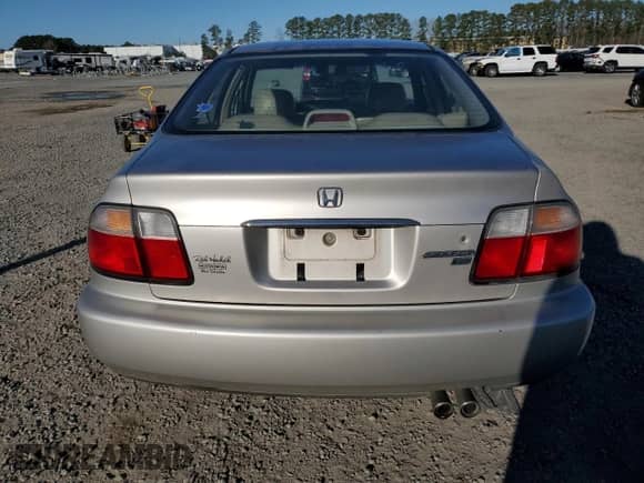 1996 Honda Accord EX z VIN 1HGCE6677TA009168, wystawiony jako Copart lot #87601175 z przebiegiem 179 157 mil mil oraz Szkoda całkowita • Salvage title. Historia ofert i sprzedaży dostępna na DreamBid. Obrazek 6.