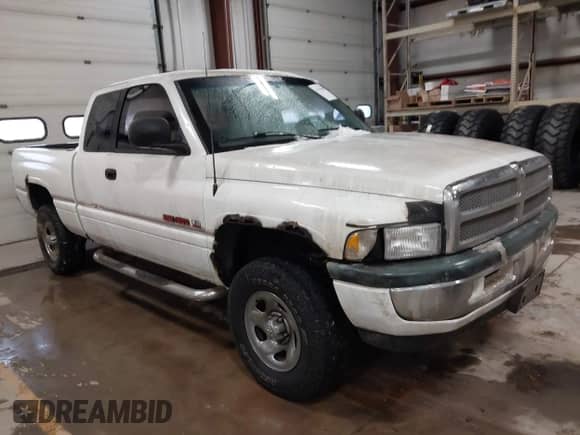 1998 Dodge 1500 с VIN 3B7HF12Z2WM251580, выставлен на аукционе IAAI как лот 41333568 с пробегом Не указан миль и . История ставок и продаж доступна на DreamBid. Изображение 1.