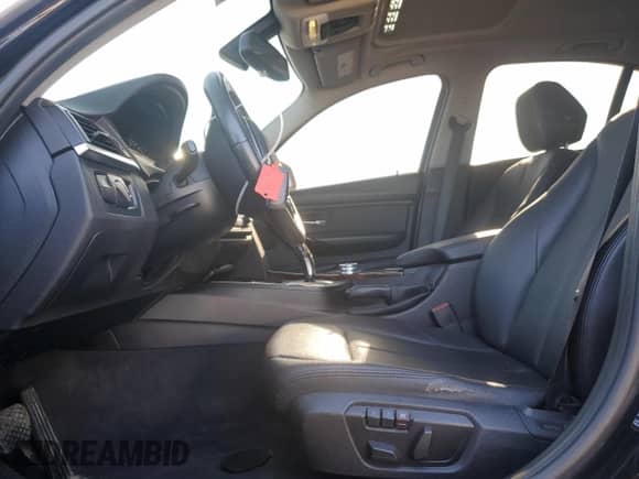 2015 BMW 3 Series 328i xDrive с VIN WBA3B3C55FF546148, выставлен на аукционе Copart как лот 80956645 с пробегом 83 281 миль миль и Списание • Salvage title. История ставок и продаж доступна на DreamBid. Изображение 7.