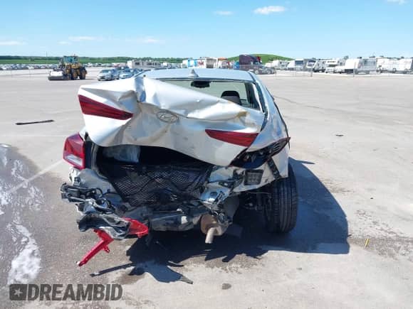 2019 Hyundai Elantra SEL z VIN 5NPD84LF0KH480080, wystawiony jako IAAI lot #42619360 z przebiegiem 87 607 mil mil oraz . Historia ofert i sprzedaży dostępna na DreamBid. Obrazek 17.