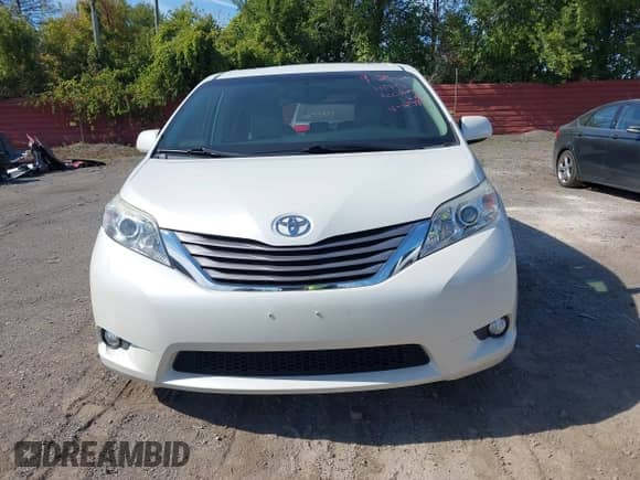 2016 Toyota Sienna XLE z VIN 5TDYK3DC0GS734583, wystawiony jako IAAI lot #43363333 z przebiegiem 110 816 mil mil oraz . Historia ofert i sprzedaży dostępna na DreamBid. Obrazek 12.