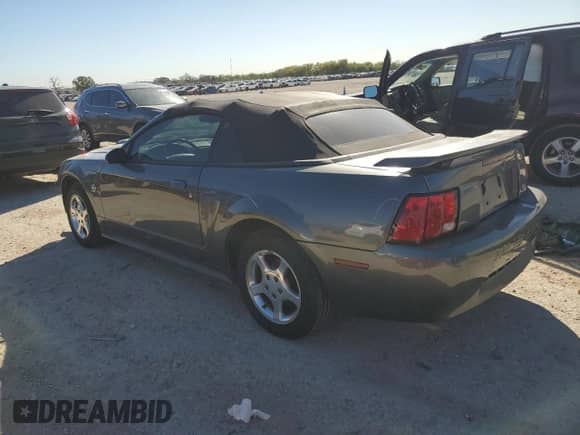 2004 Ford Mustang Deluxe с VIN 1FAFP44404F117628, выставлен на аукционе Copart как лот 81377524 с пробегом 39 697 миль миль и Списание • Salvage title. История ставок и продаж доступна на DreamBid. Изображение 2.