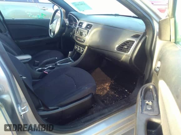 2013 Chrysler 200 Touring с VIN 1C3CCBBB8DN639741, выставлен на аукционе IAAI как лот 32863031 с пробегом 119 180 миль миль и . История ставок и продаж доступна на DreamBid. Изображение 5.