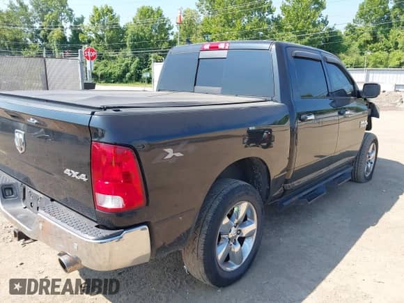 2016 Ram 1500 Big Horn z VIN 1C6RR7LT1GS331154, wystawiony jako IAAI lot #43008093 z przebiegiem 166 657 mil mil oraz . Historia ofert i sprzedaży dostępna na DreamBid. Obrazek 4.