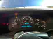 2003 GMC Sierra 1500 SLE z VIN 1GTEK14V33Z206988, wystawiony jako Copart lot #65412525 z przebiegiem 209 061 mil mil oraz Czysty tytuł • Clean title. Historia ofert i sprzedaży dostępna na DreamBid. Obrazek 9.