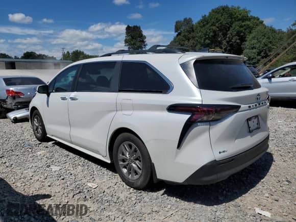 2025 Toyota Sienna XLE z VIN 5TDJRKEC0SS248211, wystawiony jako Copart lot #70062215 z przebiegiem 1 751 mil mil oraz Szkoda całkowita • Salvage title. Historia ofert i sprzedaży dostępna na DreamBid. Obrazek 2.