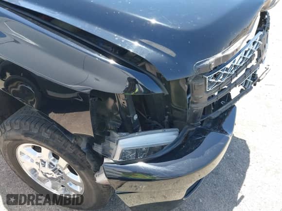 2013 Chevrolet Silverado 2500HD LTZ z VIN 1GC1KYE83DF123371, wystawiony jako IAAI lot #42395506 z przebiegiem 49 341 mil mil oraz . Historia ofert i sprzedaży dostępna na DreamBid. Obrazek 18.